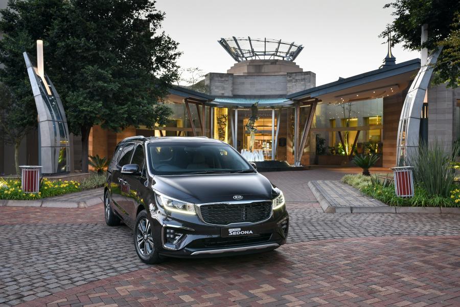  Kia Grand Sedona (YP) 2018 года  (ZA) (фото 5 из 40)